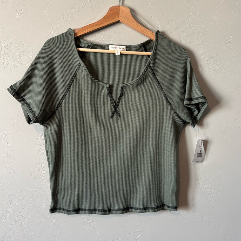 NWTs Notch Front Waffle Knit Cropped Tee